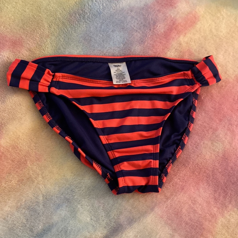 Two piece bathing suit - Picture 6 of 9
